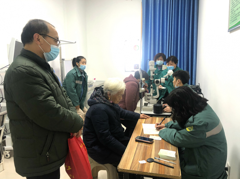 焦作复明眼科医院走进锦祥医院,开展公益眼病筛查服务