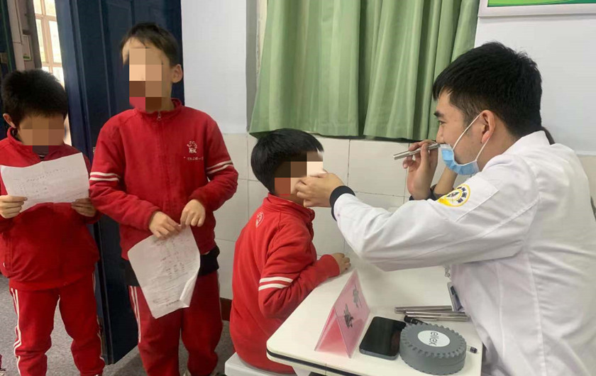 关爱学生眼健康,视力筛查进校园